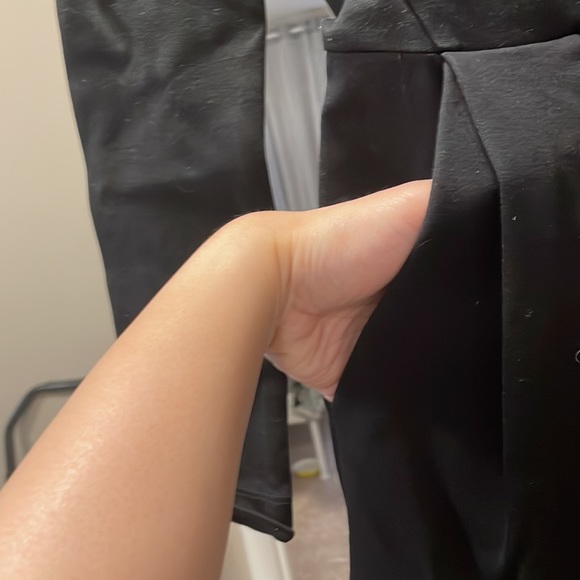 Semi formal black dress，has pockets on both sides - Picture 3 of 4